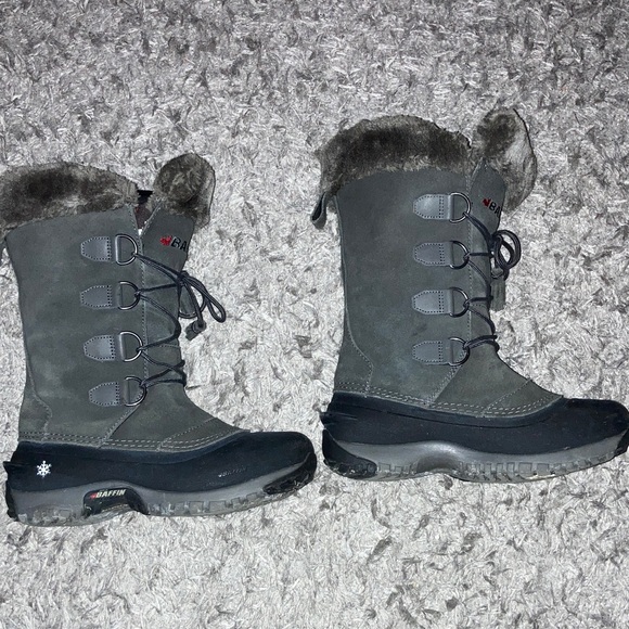 Baffin Women's Kristi Insulated Suede Winter Boots gray black warm size 6 tall - Picture 2 of 7